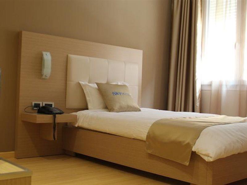 Sky 2 Hotel Tiranë Ngoại thất bức ảnh