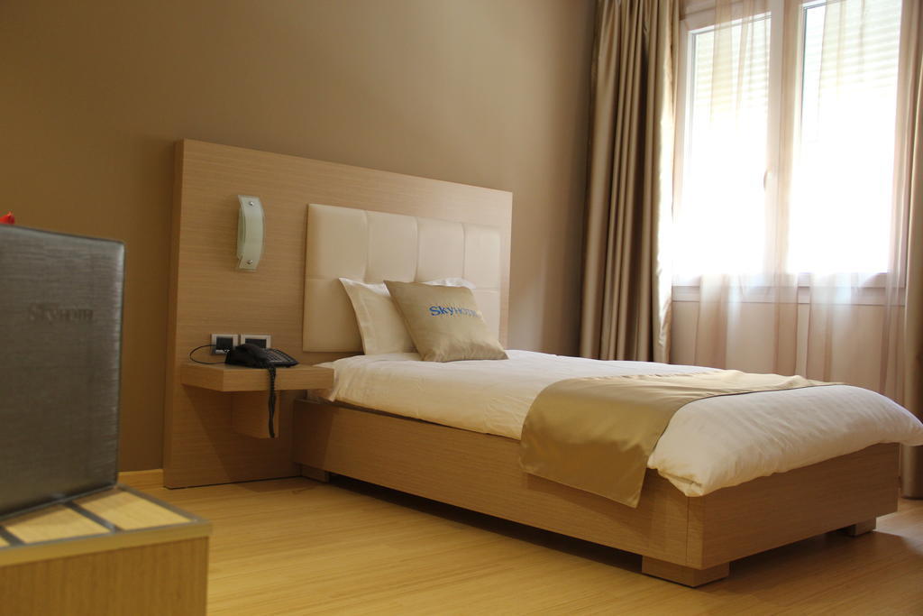 Sky 2 Hotel Tiranë Ngoại thất bức ảnh